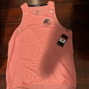 Nike running tank top tee size large NEW